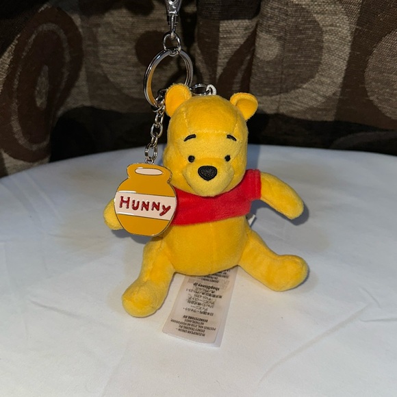 AUTHENTIC DISNEY Merchandise WINNIE The POOH Plush Bag Charm/Keyring NWOT - Picture 3 of 14